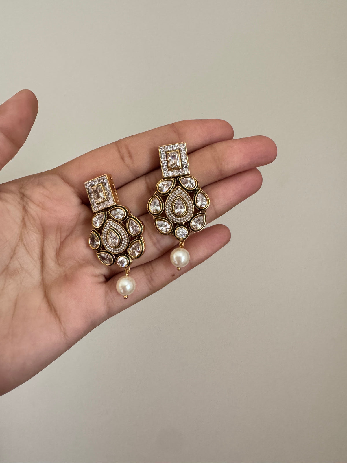 Taarini Kundan Earrings