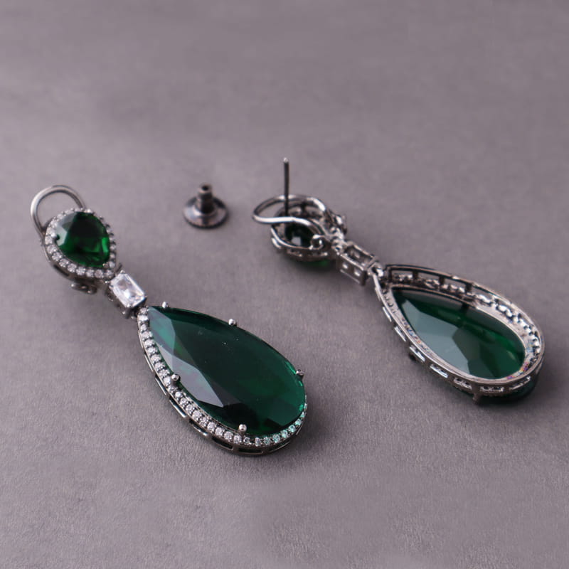 Spark Emerald Earrings