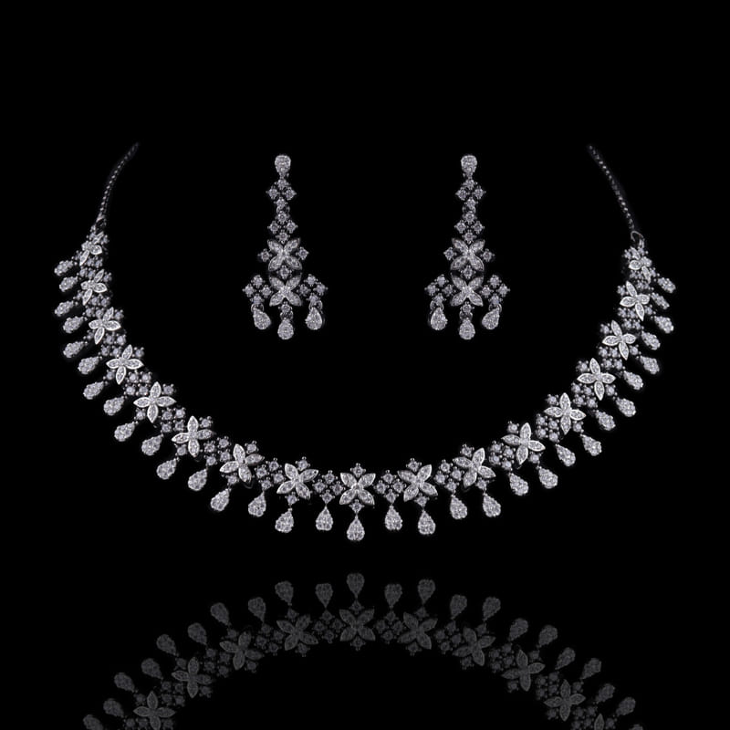 Flora Necklace Set