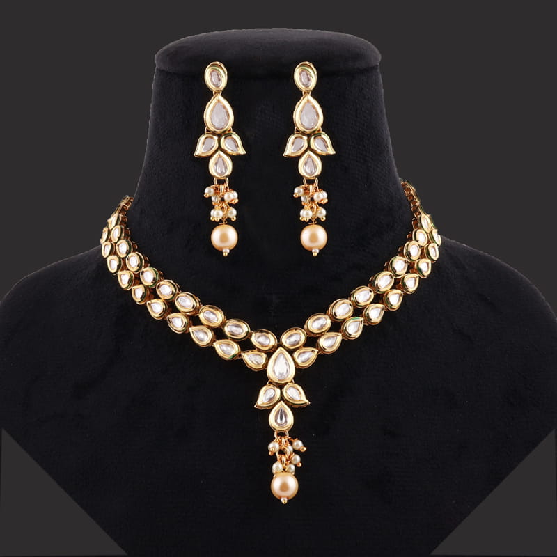 Vaani Kundan Necklace Set