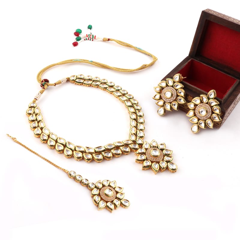 Prachi Kundan Necklace Set