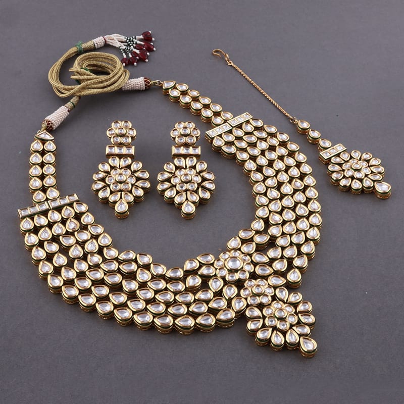 Parineeti Kundan Necklace Set